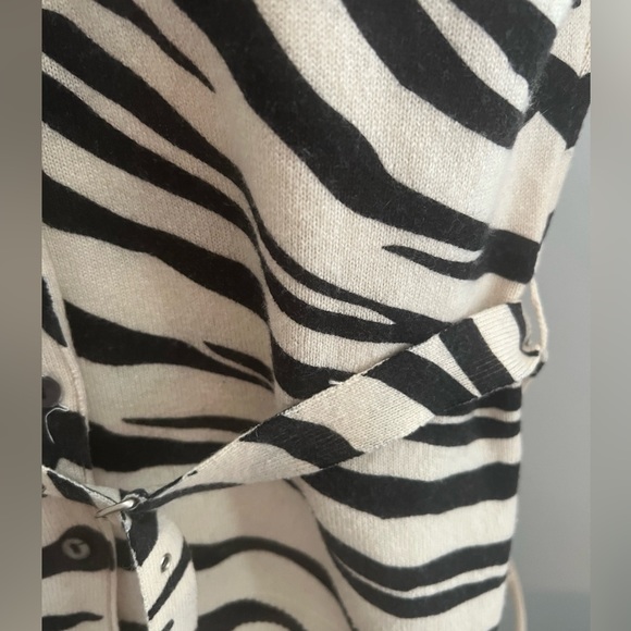 Neiman Marcus zebra print cashmere cardigan - Picture 4 of 5